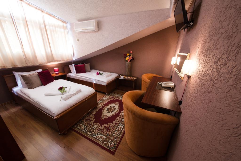 Hotel Ideal Podgorica Kültér fotó